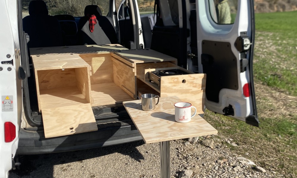 kit camper montado en furgo kangoo 2015