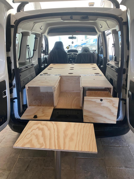 camperiazcion kangoo mesa fuera